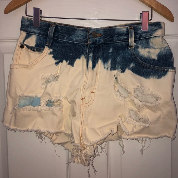 Mid-rise bleached cut-off denim shorts - Picture 2 of 6